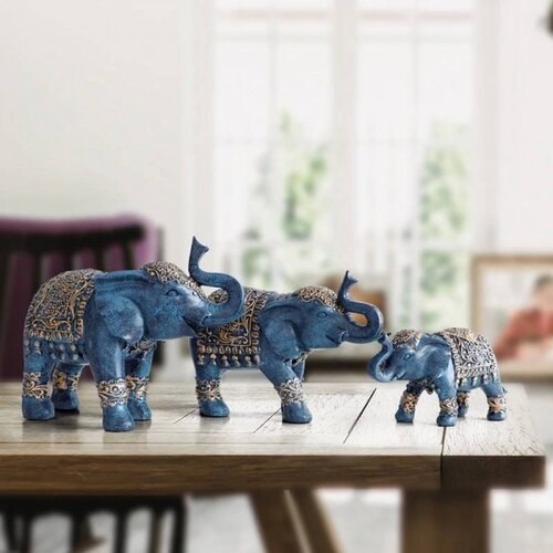 22. Family elephant Figurine
